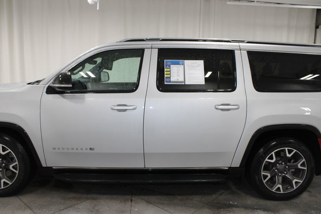 Used 2023 Jeep Wagoneer L Series III w/ Preferred Equipment Group image 6