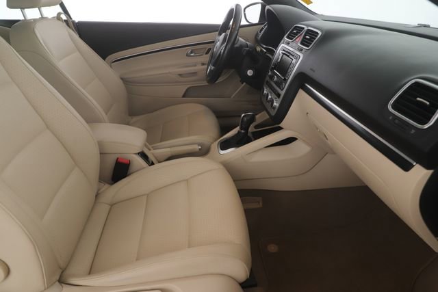 Used 2014 Volkswagen Eos w/ Sport Package image 28