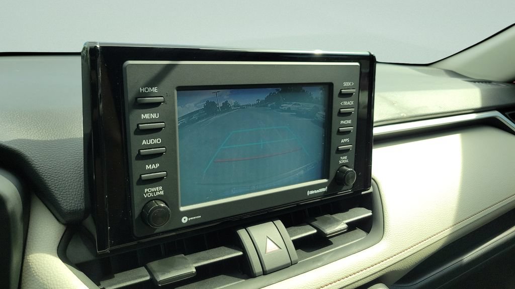 Used 2020 Toyota RAV4 XLE AWD/4WD image 19