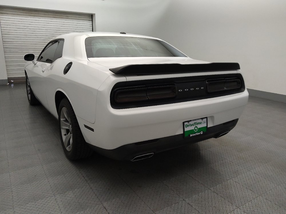 Used 2016 Dodge Challenger SXT RWD image 5