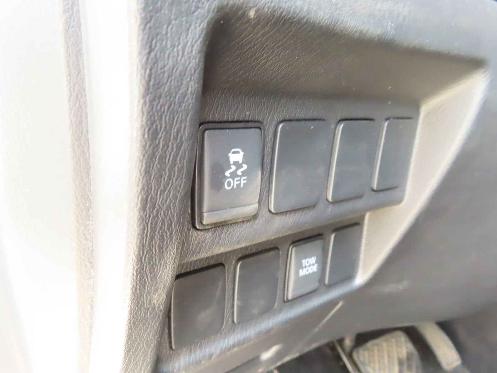 Used 2018 Nissan Pathfinder SV AWD/4WD image 16