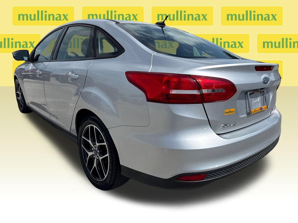 Certified 2018 Ford Focus SE w/ SE Appearance Package FWD image 9