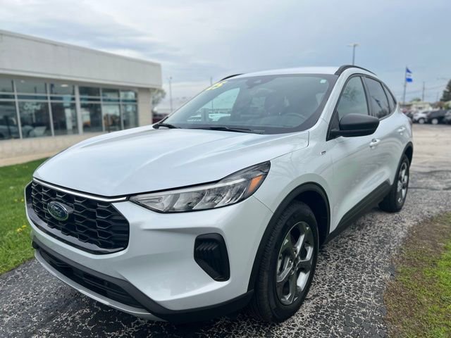 Used 2025 Ford Escape ST-Line w/ Equipment Group 301A FWD image 4