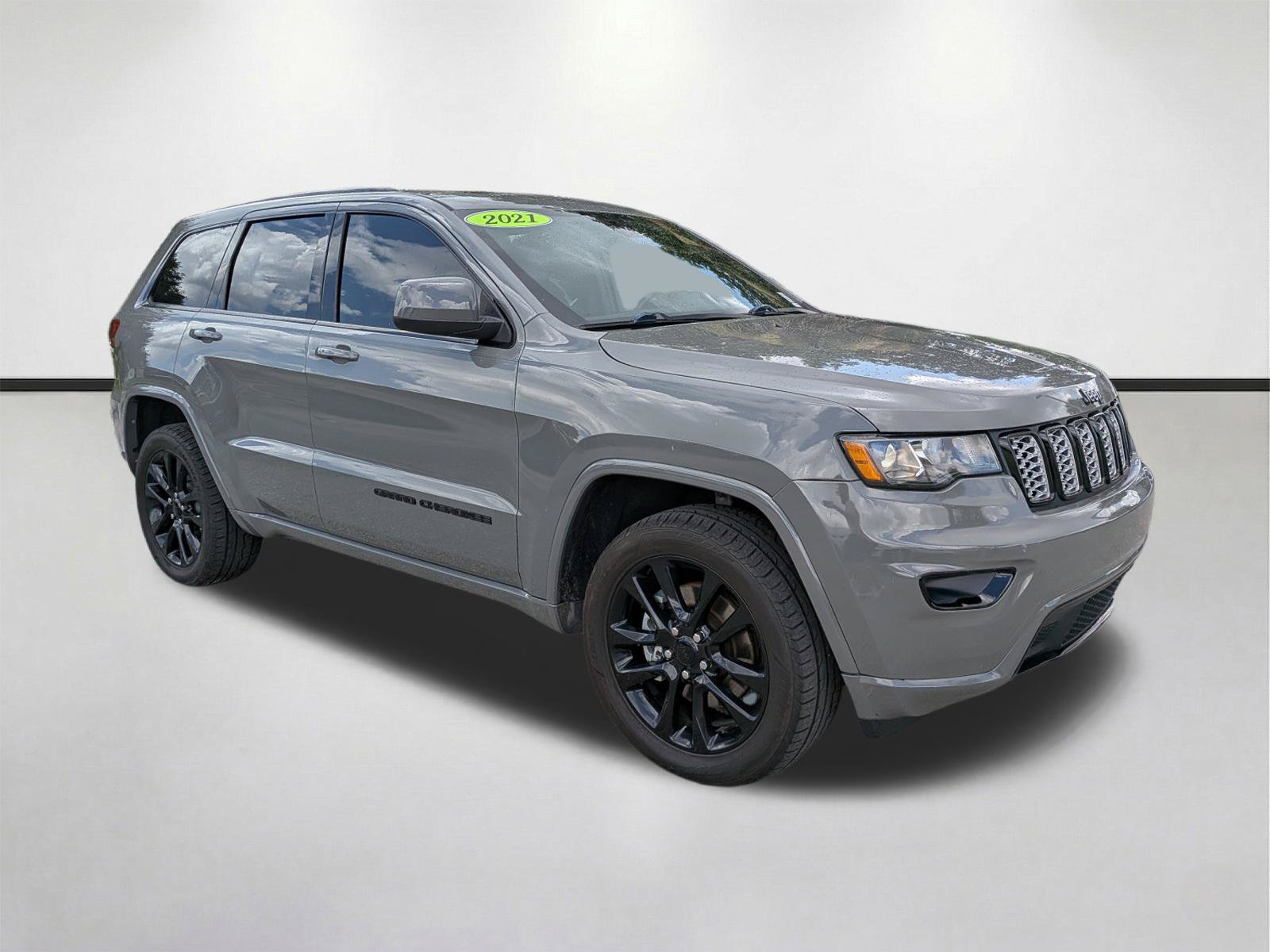 Used 2021 Jeep Grand Cherokee Laredo X AWD/4WD image 1