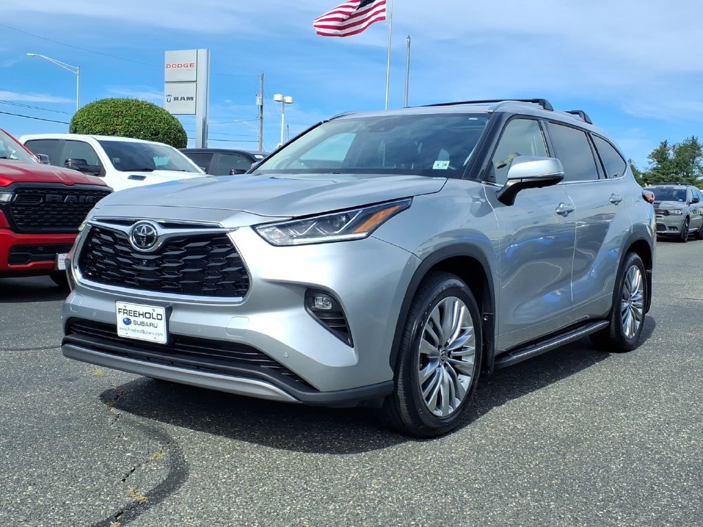 Used 2023 Toyota Highlander Platinum AWD/4WD image 3