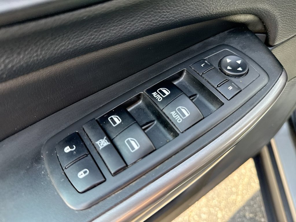 Used 2019 Jeep Cherokee Limited AWD/4WD image 13