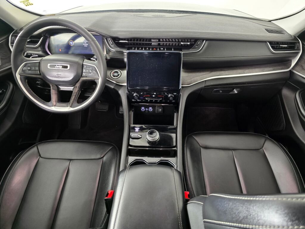 Used 2023 Jeep Grand Cherokee Limited w/ Black Appearance Package image 23