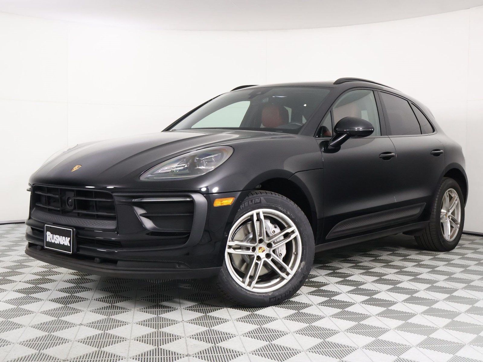 Certified 2023 Porsche Macan AWD/4WD image 35
