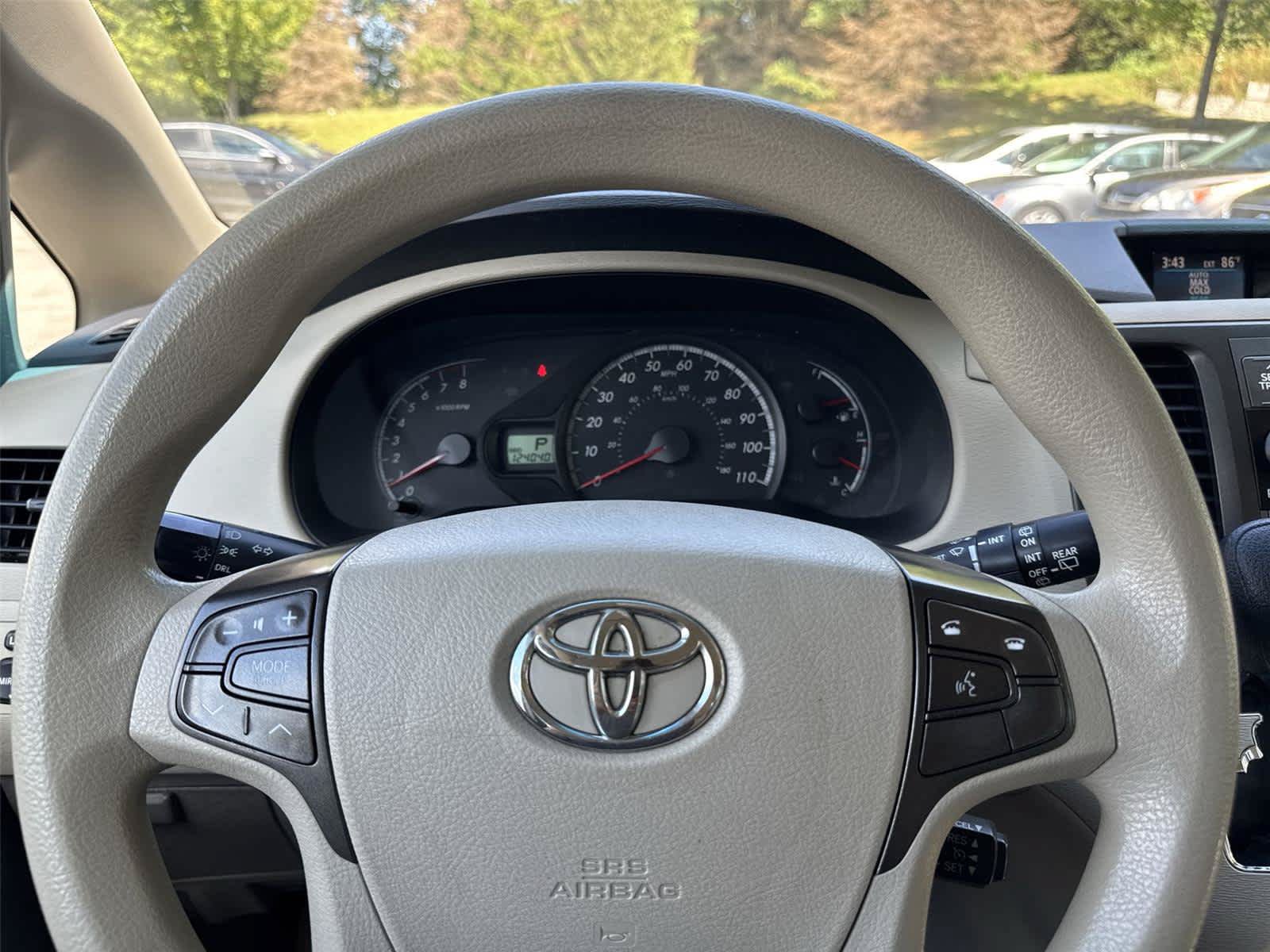 Used 2014 Toyota Sienna LE AWD/4WD image 17