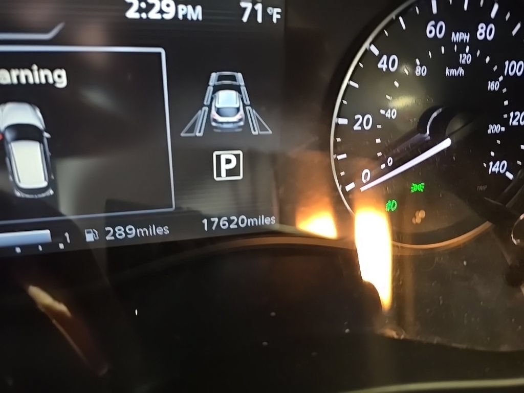 Used 2024 Nissan Kicks SR w/ SR Premium Package FWD image 7