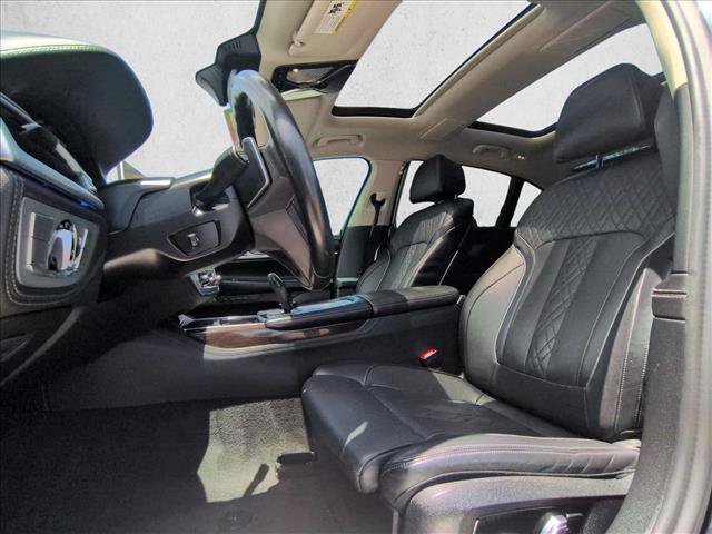 Used 2022 BMW 740i w/ Premium Package RWD image 15