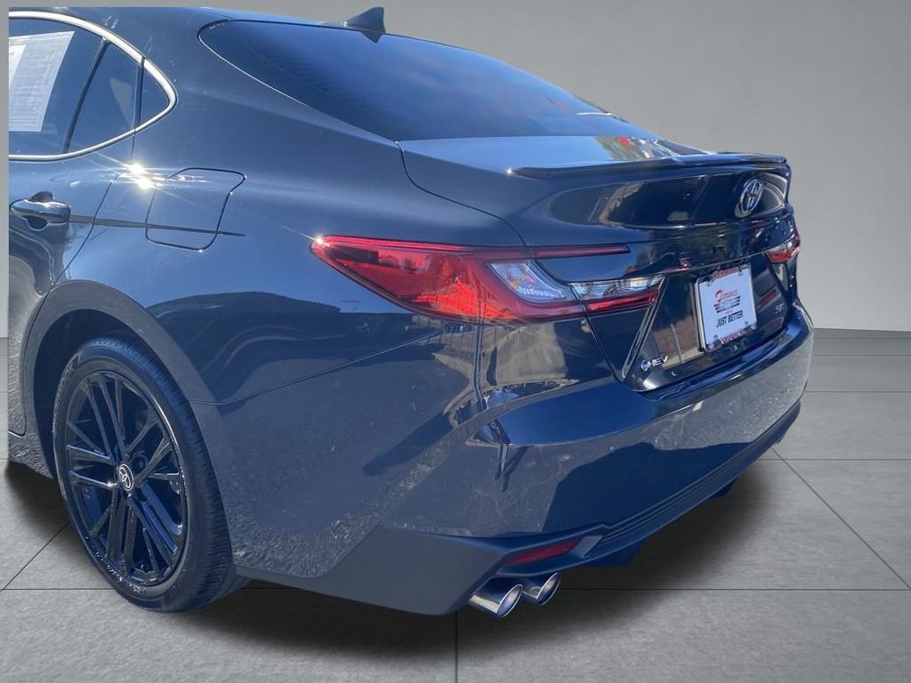Used 2025 Toyota Camry SE image 11