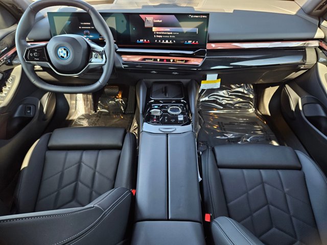 Used 2025 BMW i5 eDrive40i w/ Premium Package image 26