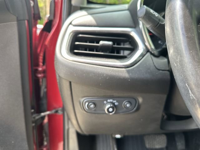 Used 2020 Chevrolet Equinox LT w/ Driver Convenience Package AWD/4WD image 19