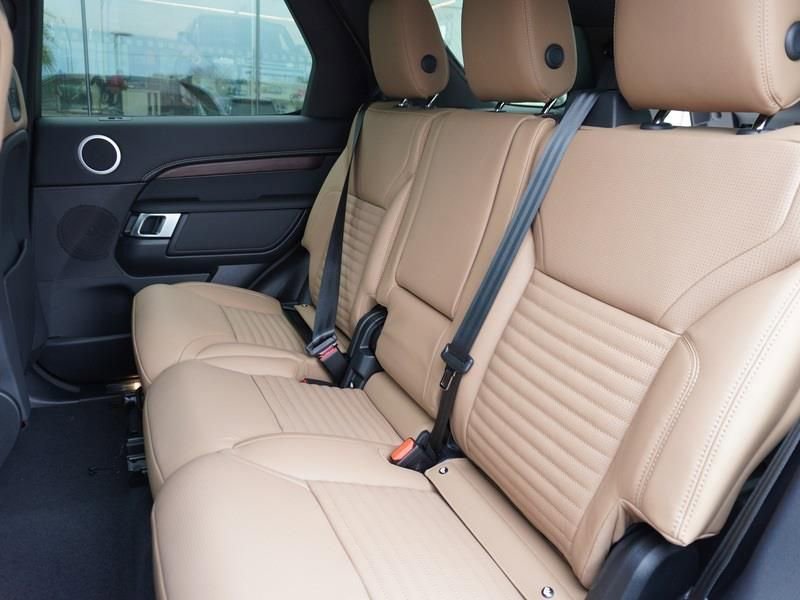 New 2024 Land Rover Discovery Dynamic SE AWD/4WD image 8