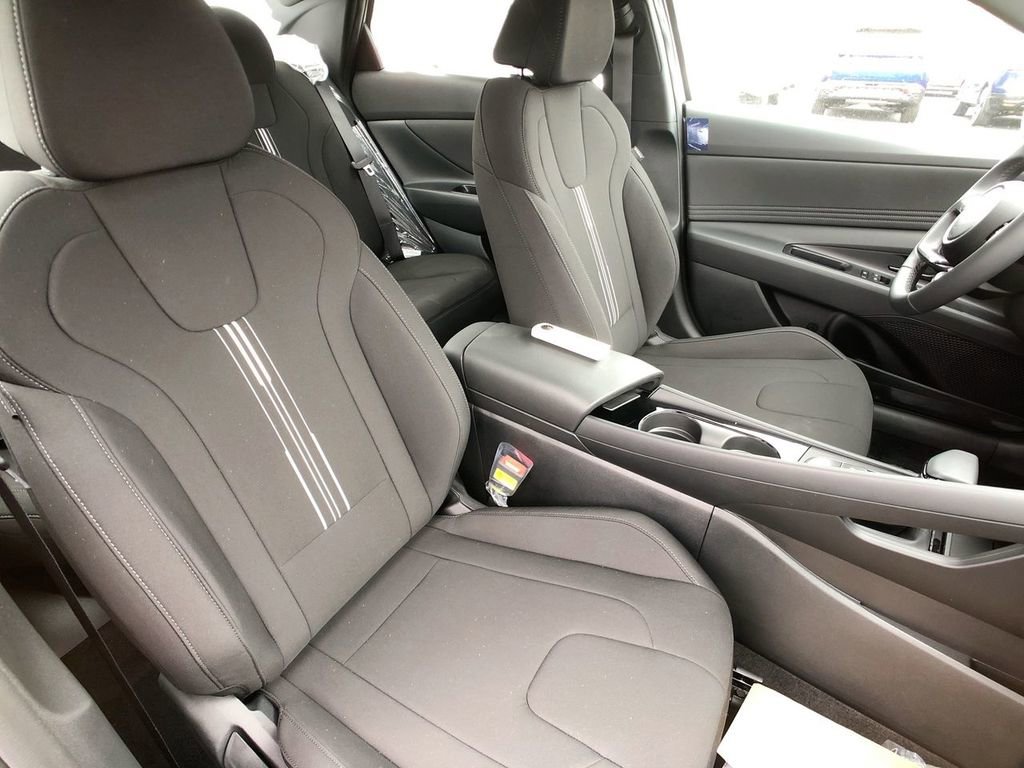 New 2025 Hyundai Elantra SEL image 26