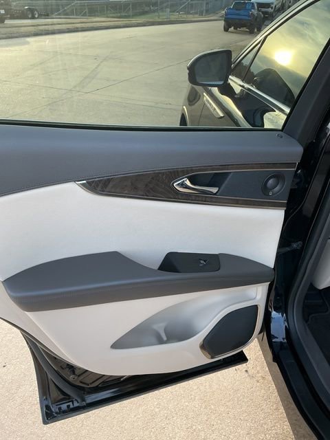 Used 2020 Lincoln Nautilus Reserve image 11