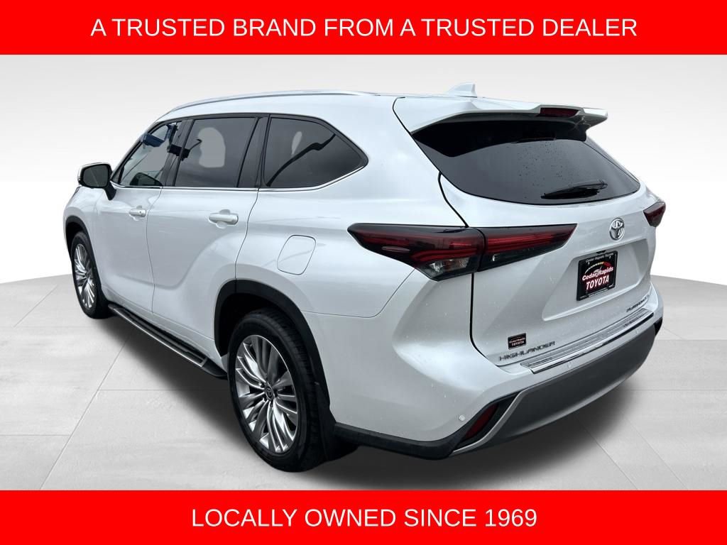 Used 2024 Toyota Highlander Platinum image 3