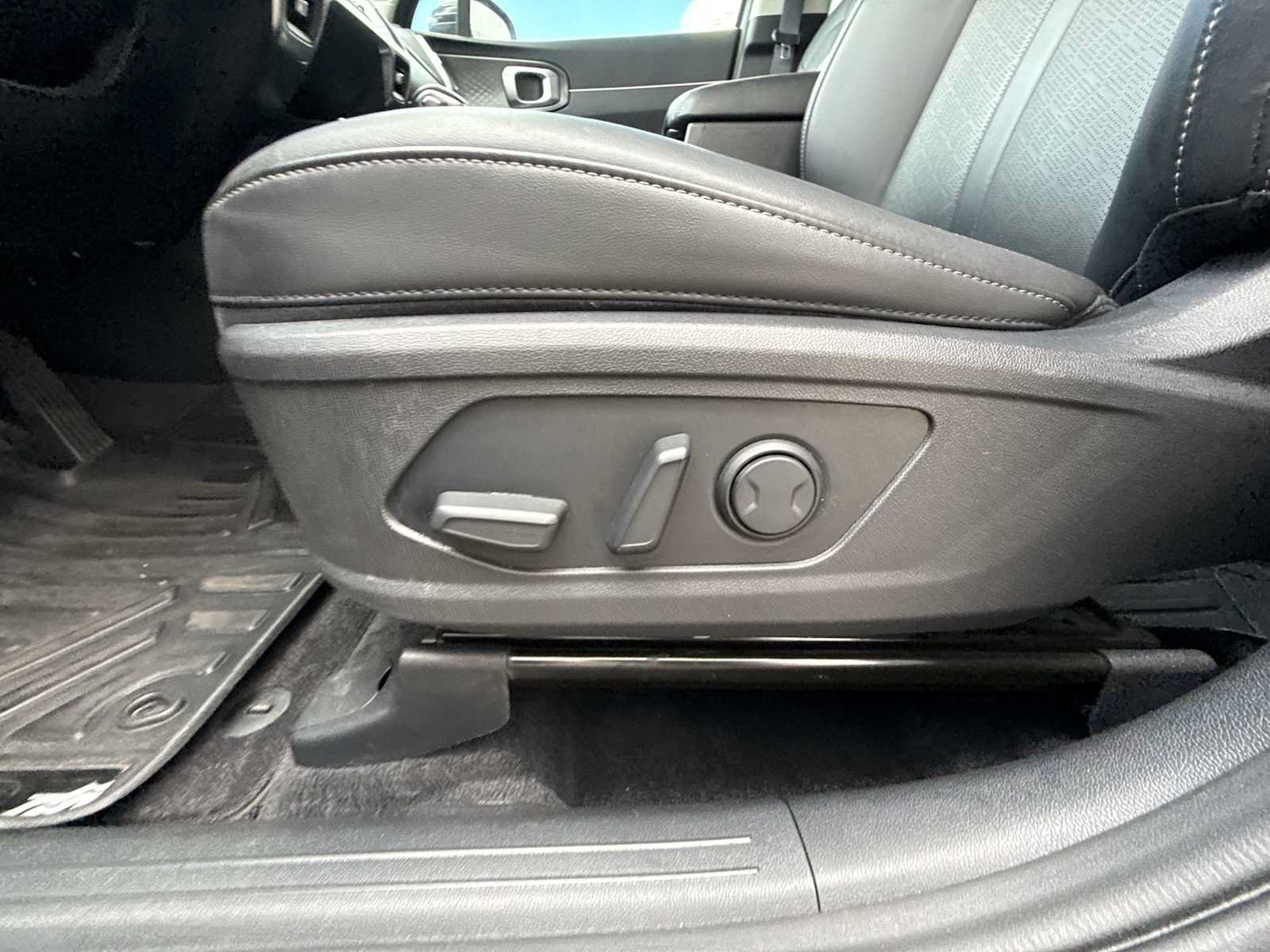 Used 2021 Kia Sorento S FWD image 13
