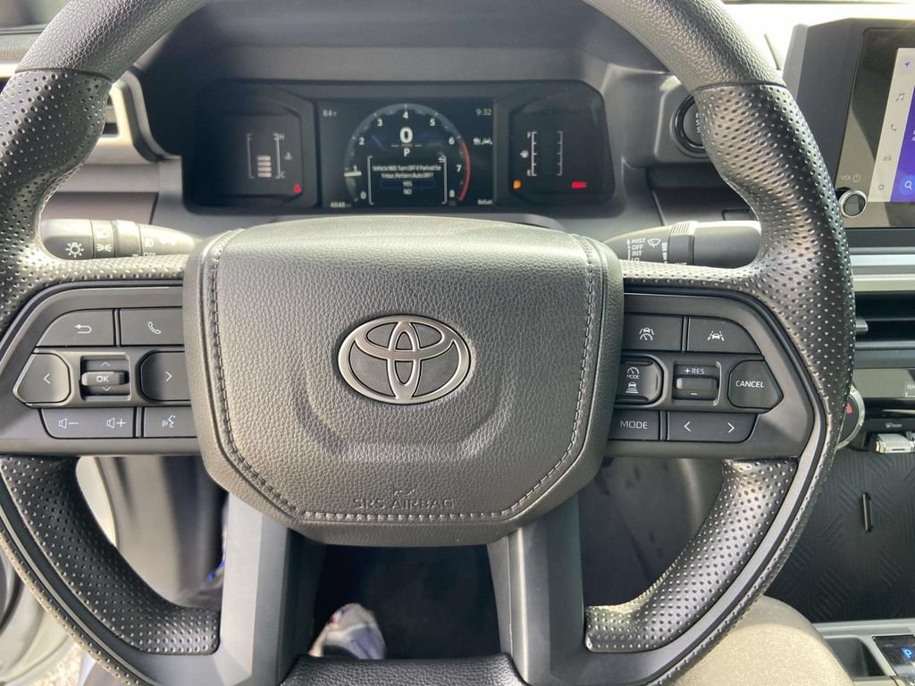 Used 2025 Toyota Tacoma SR5 AWD/4WD image 32