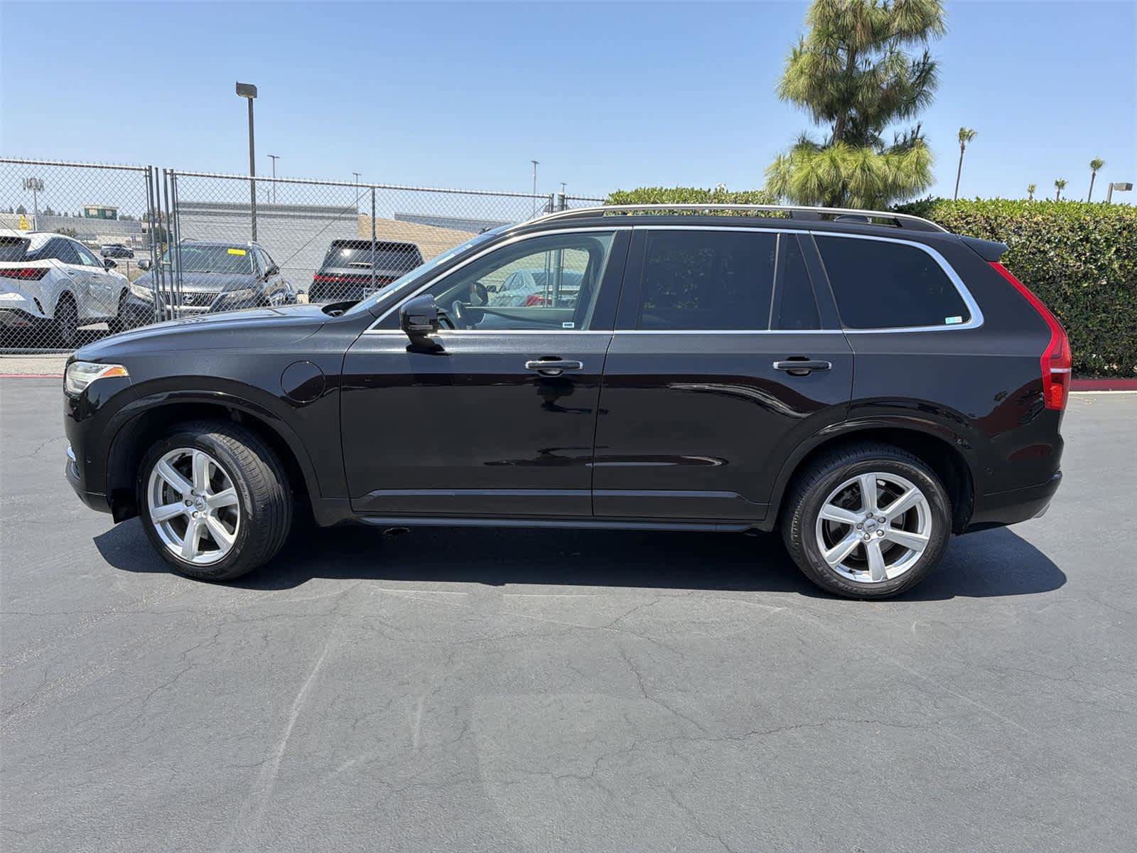 Used 2016 Volvo XC90 T8 Momentum w/ Vision Package AWD/4WD image 3