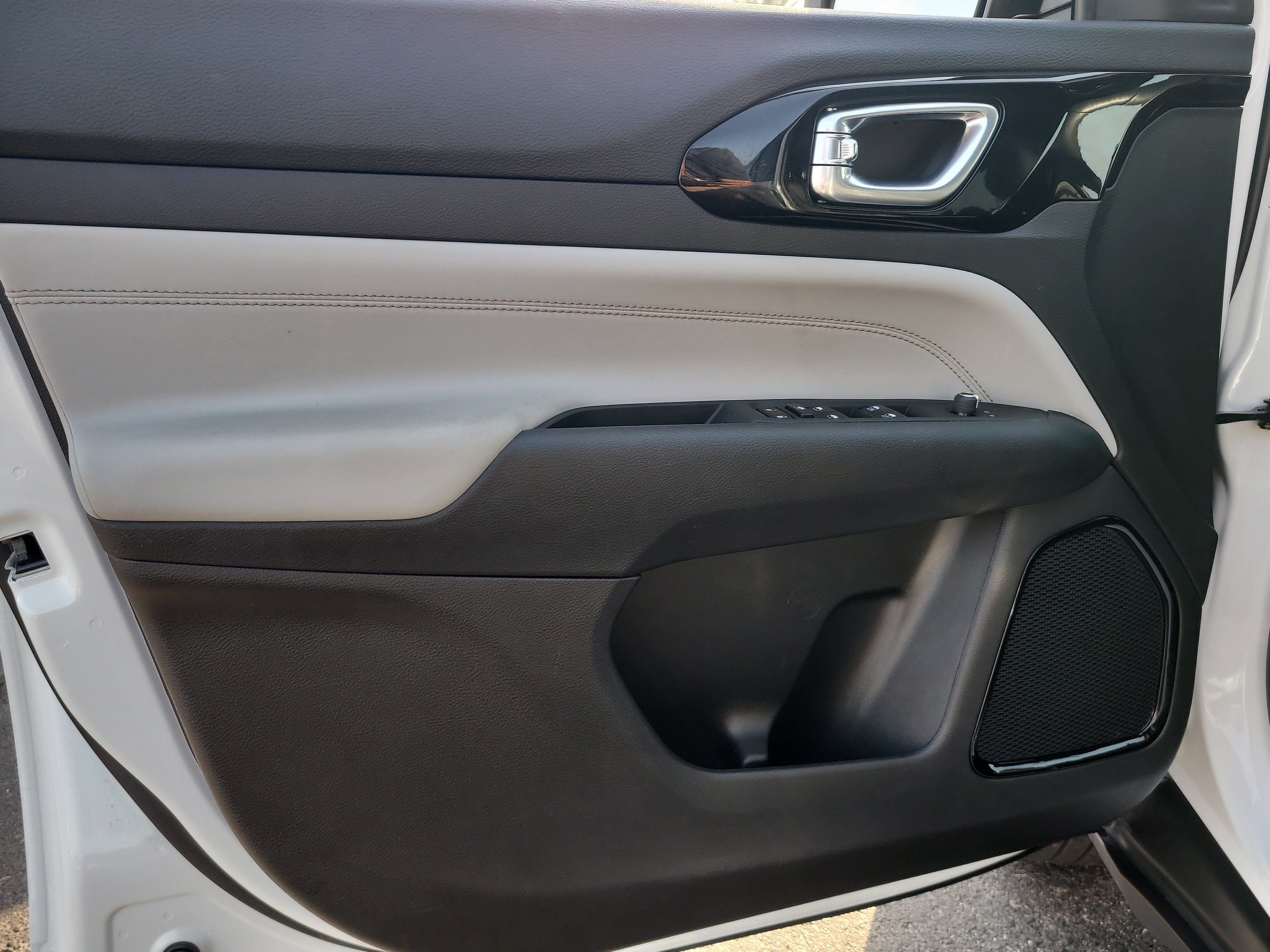 Used 2024 Jeep Compass Limited image 14