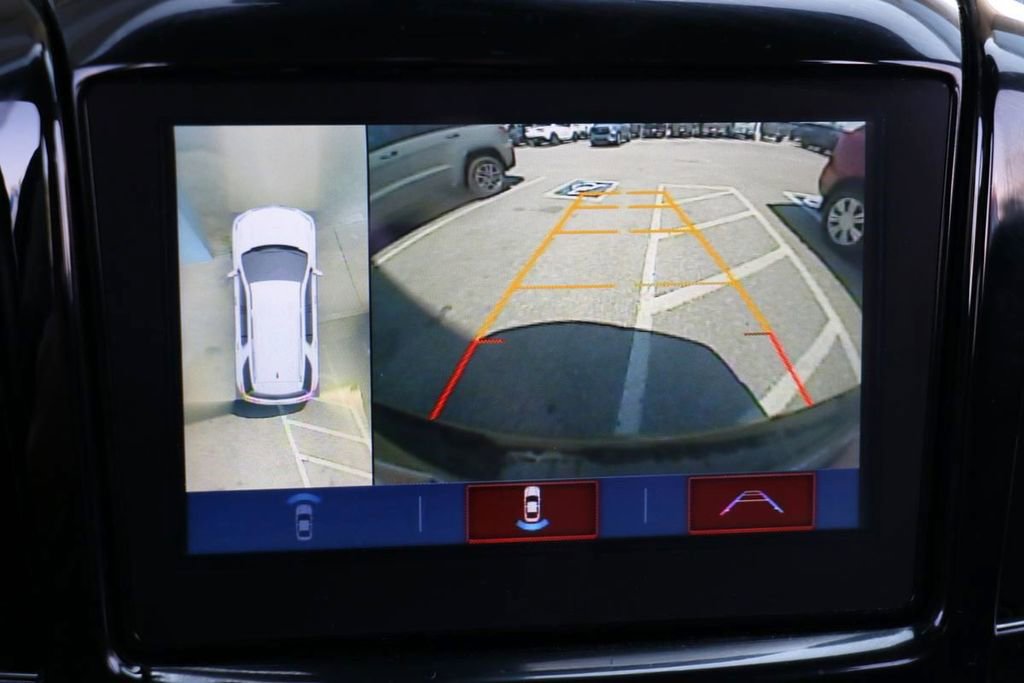 Used 2019 Chevrolet Traverse RS FWD image 12