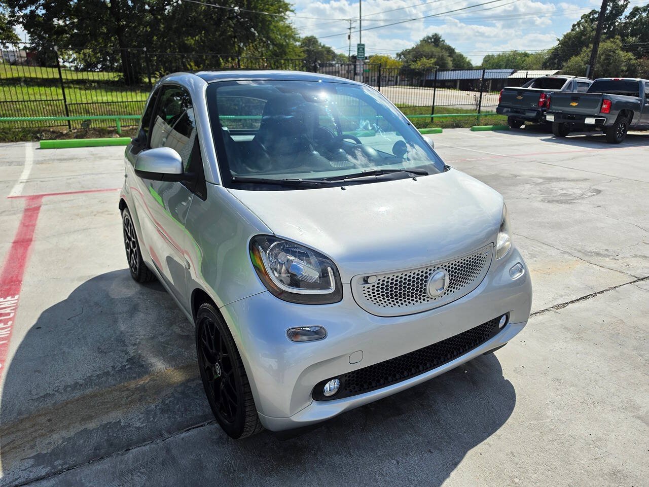 Used 2016 smart fortwo passion w/ Sport Package RWD image 5