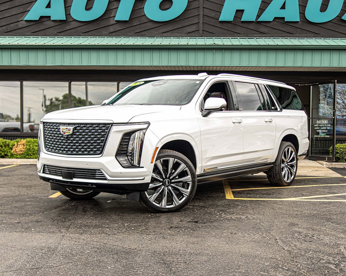 Used 2025 Cadillac Escalade ESV Premium Luxury w/ Touring Package AWD/4WD image 5
