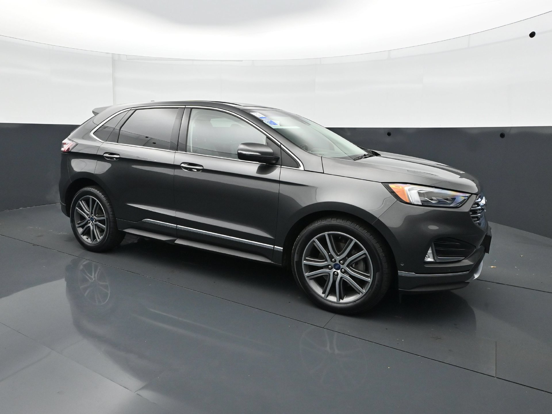 Used 2019 Ford Edge Titanium w/ Equipment Group 301A AWD/4WD image 9