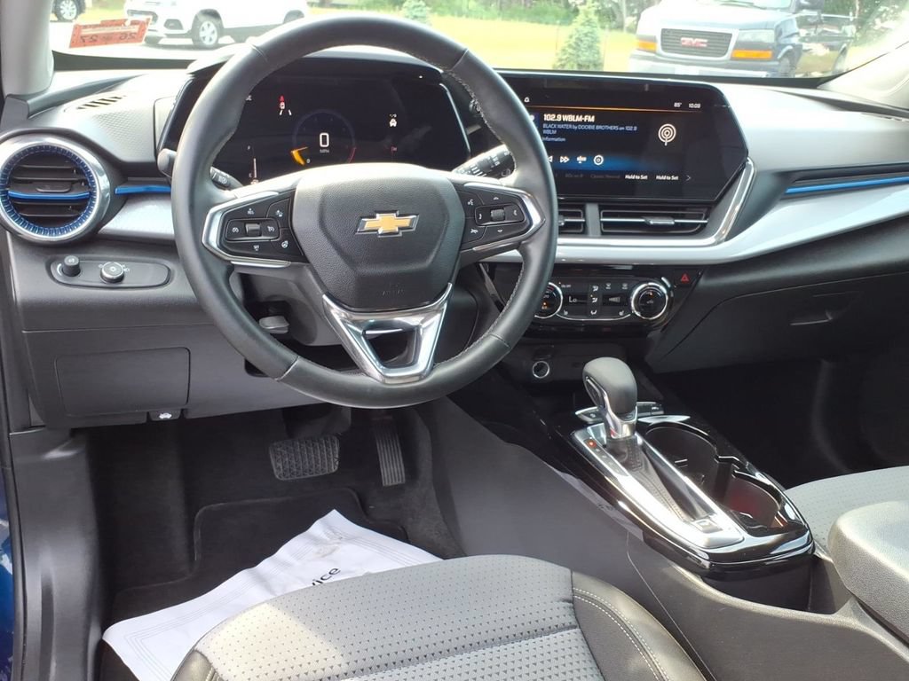 Used 2024 Chevrolet Trax LT w/ Driver Confidence Package FWD image 14