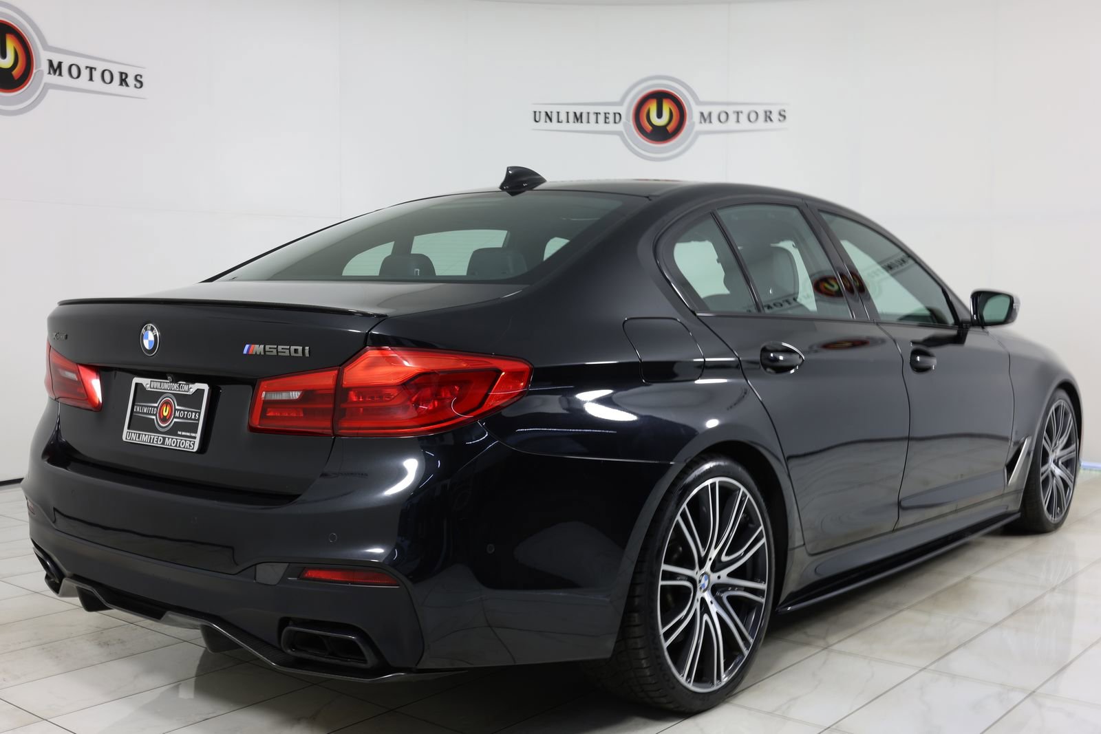 Used 2019 BMW M550i xDrive AWD/4WD image 3