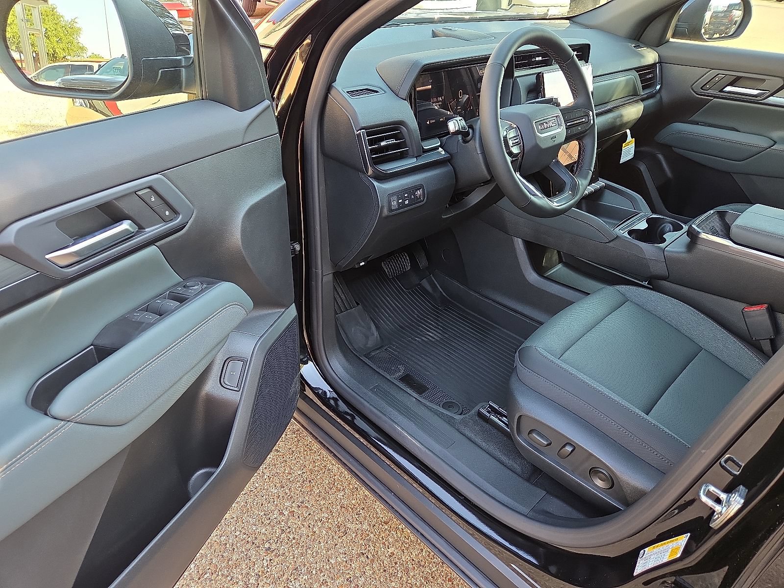 New 2027 GMC Terrain AT4 w/ Technology Package II AWD/4WD image 10