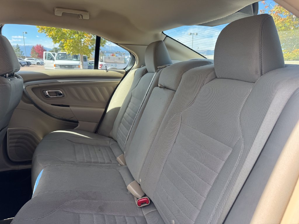 Used 2014 Ford Taurus SE FWD image 9
