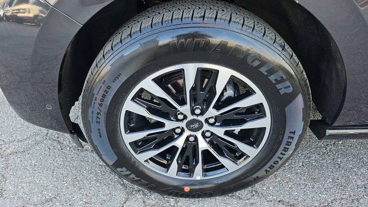 Used 2025 Ford Expedition Max Platinum AWD/4WD image 9