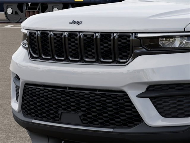 New 2025 Jeep Grand Cherokee Altitude image 11