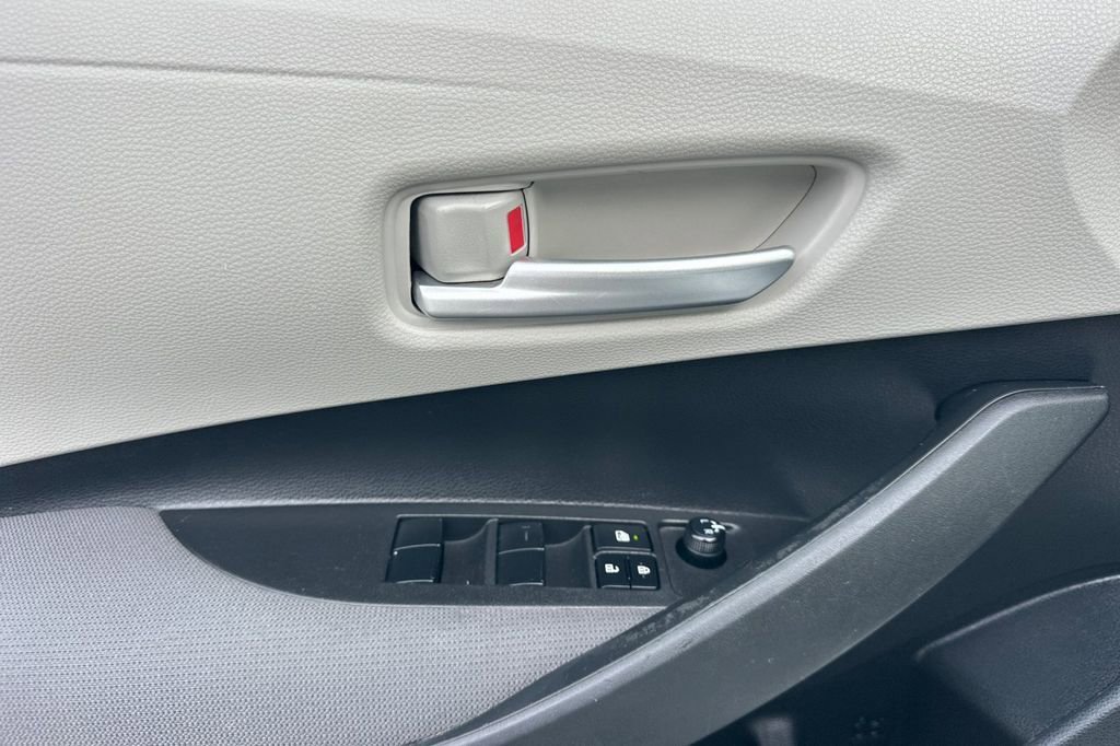 Used 2021 Toyota Corolla LE image 8