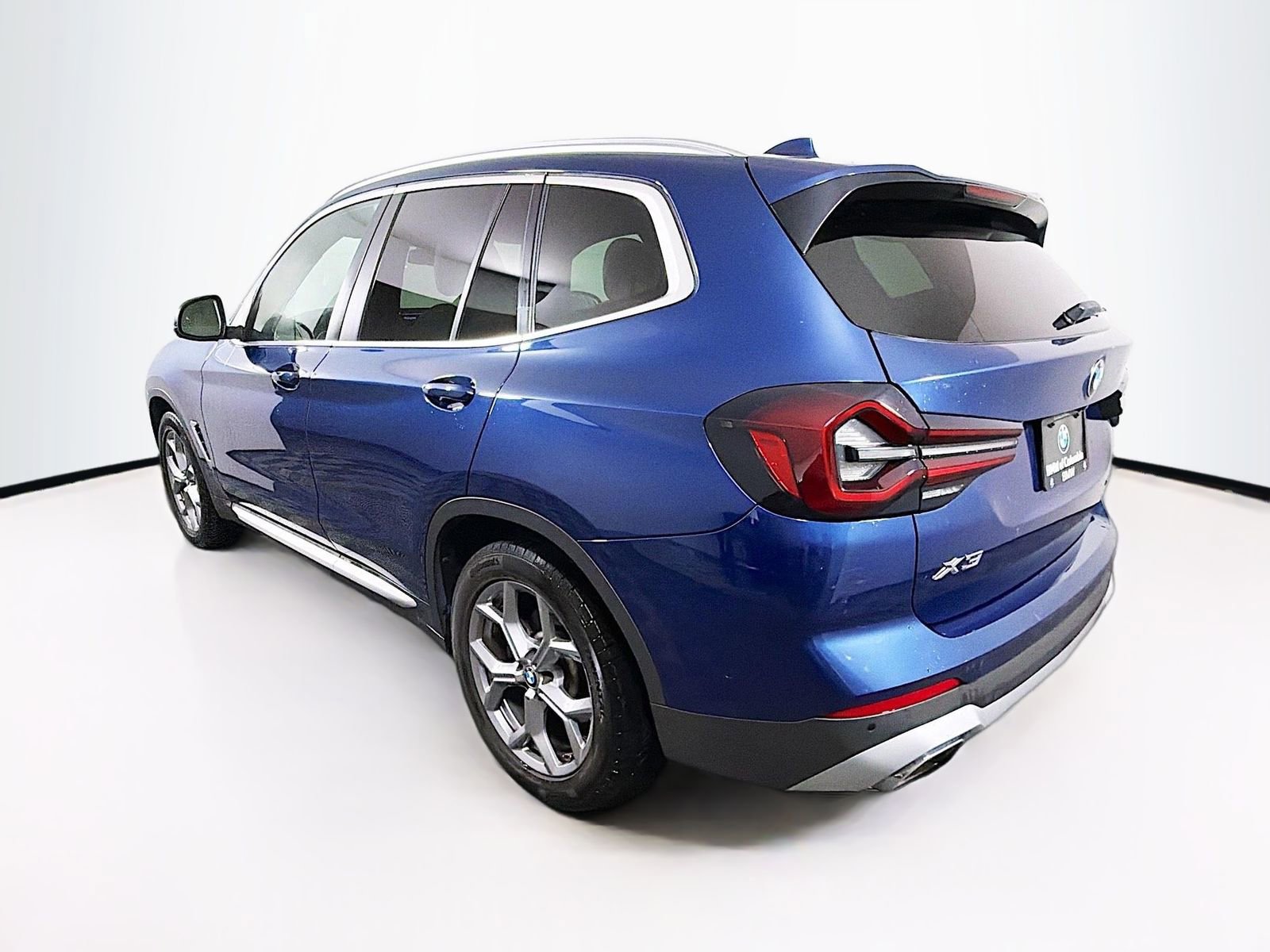 Used 2024 BMW X3 xDrive30i w/ Premium Package AWD/4WD image 5