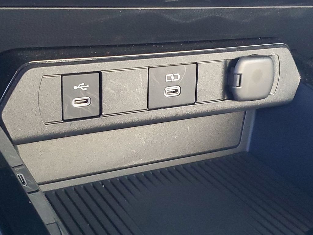 Certified 2025 Toyota Prius LE image 30