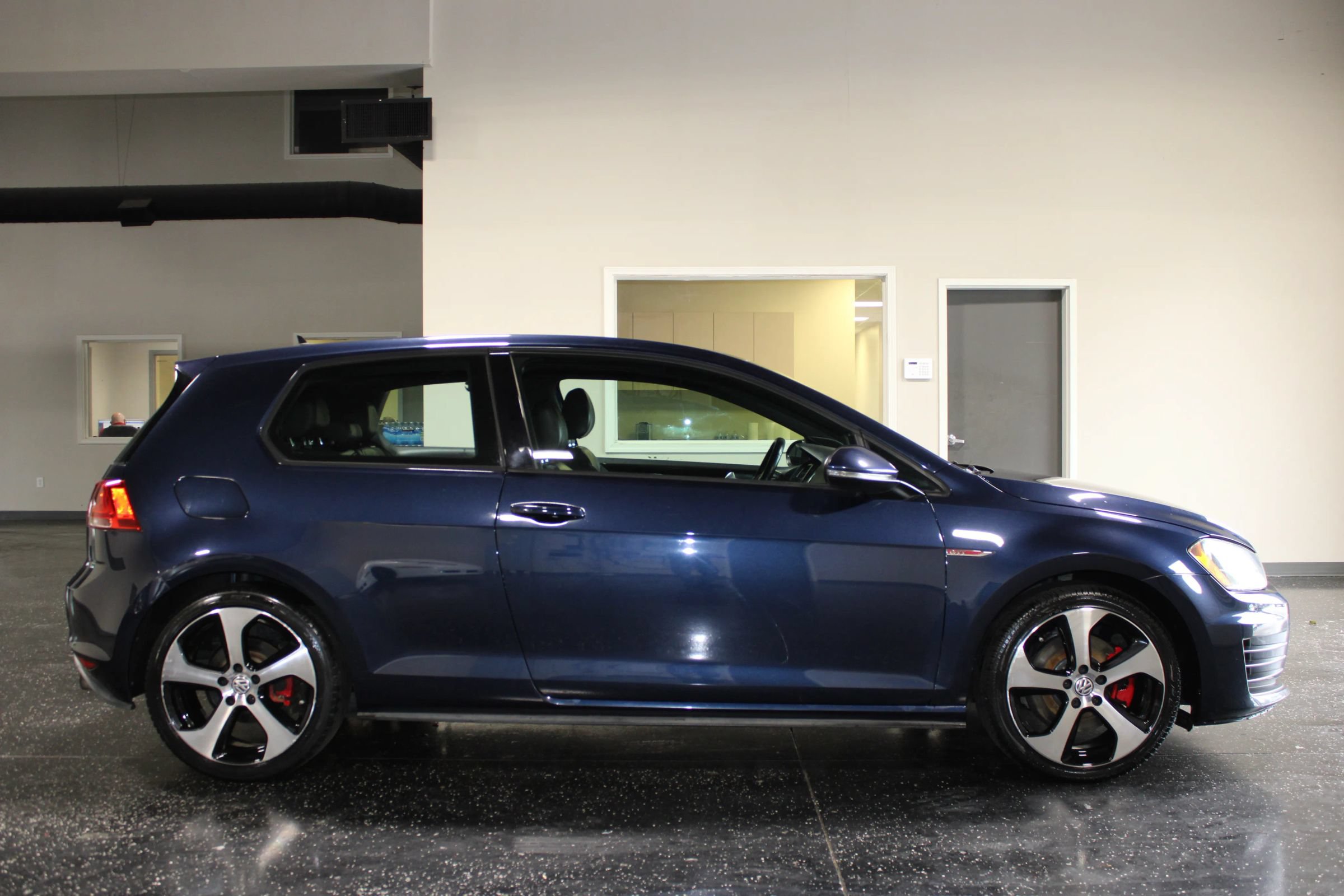 Used 2015 Volkswagen GTI SE FWD image 2
