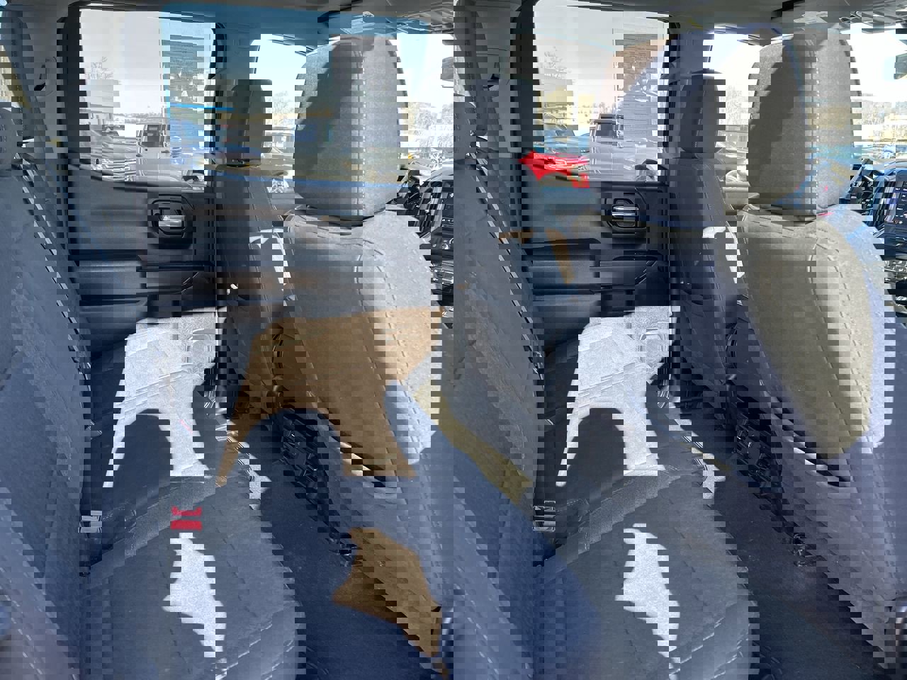 Used 2023 Chevrolet Silverado 1500 Custom image 19