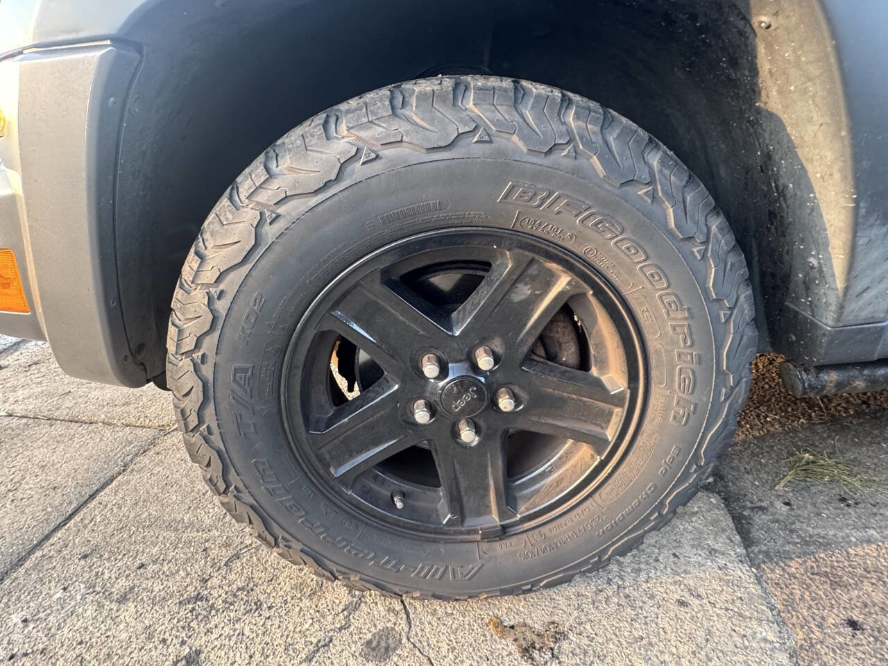 Used 2005 Jeep Liberty Renegade image 10