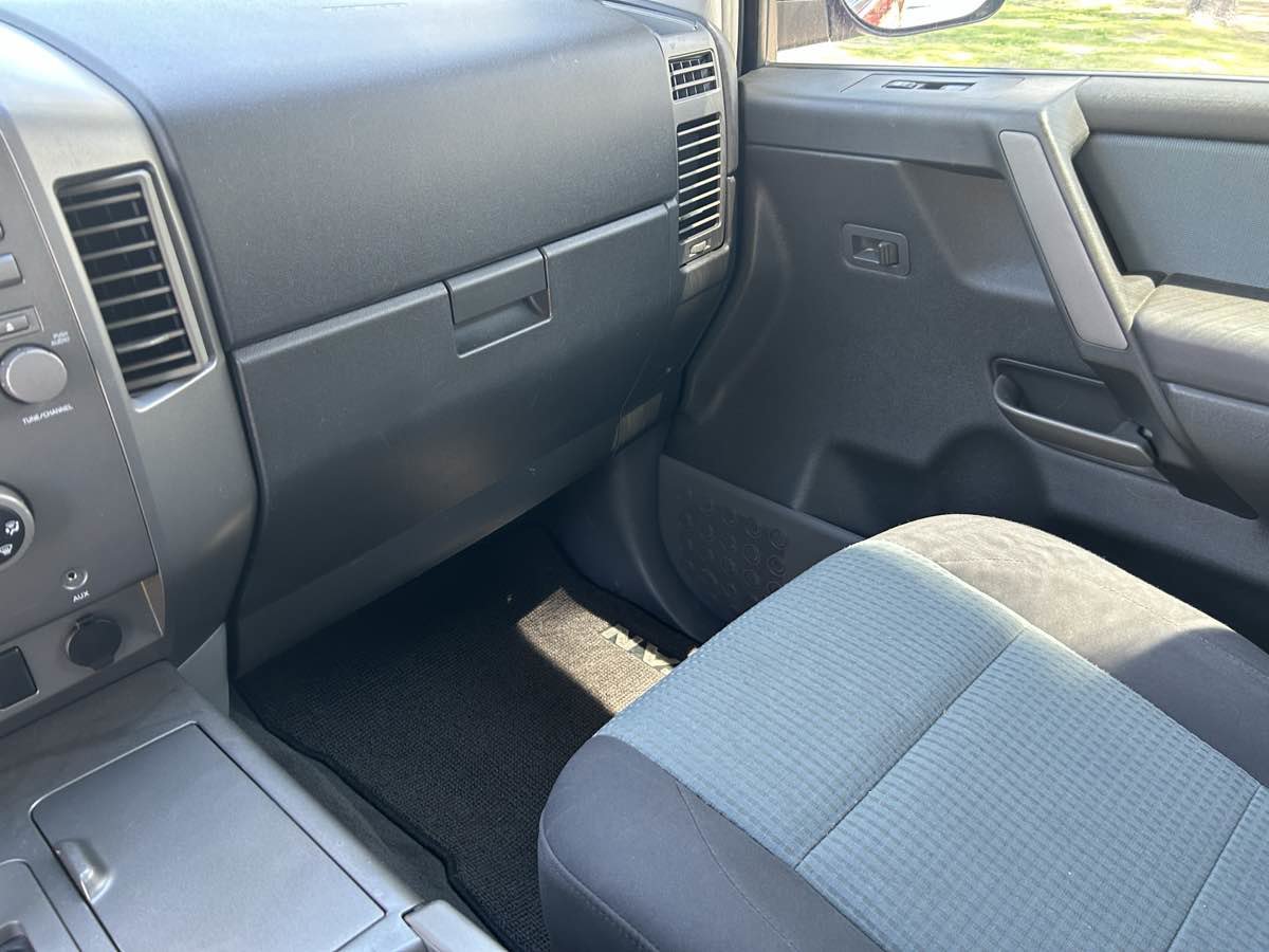 Used 2005 Nissan Titan SE image 15