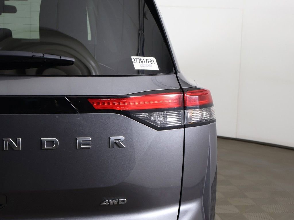 Used 2024 Nissan Pathfinder S image 14
