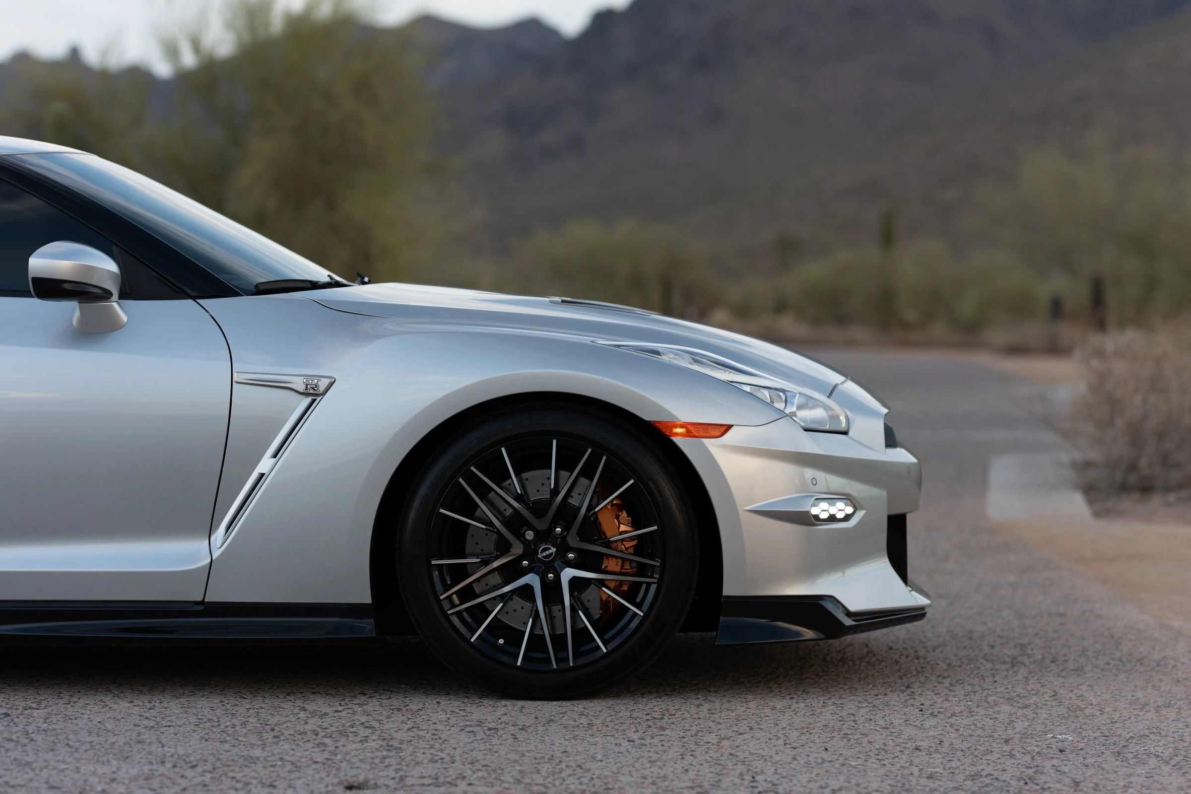 Used 2024 Nissan GT-R Premium w/ Floor Mat Package AWD/4WD image 8