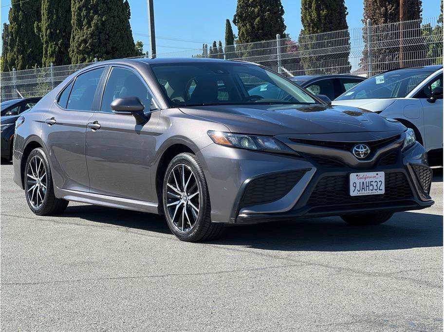Used 2024 Toyota Camry SE FWD image 3
