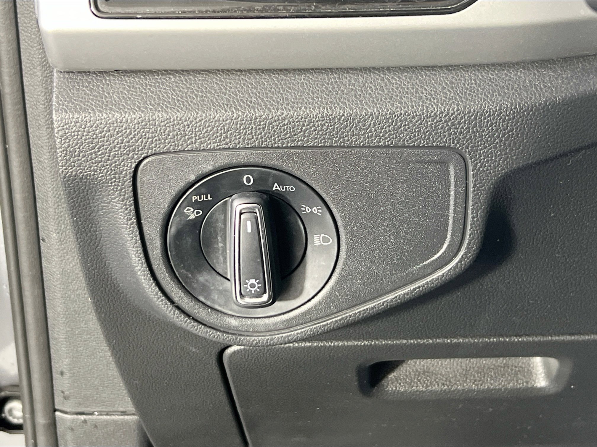 Used 2022 Volkswagen Atlas Cross Sport SE image 10