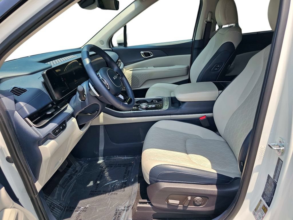 Certified 2025 Kia Carnival EX FWD image 18