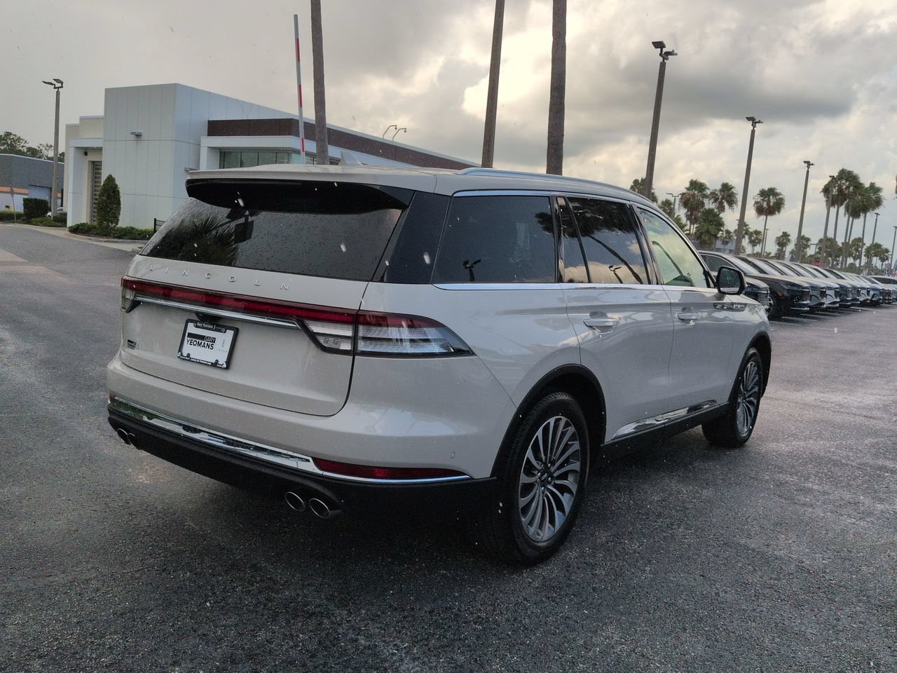 Certified 2020 Lincoln Aviator Reserve w/ Elements Package Plus AWD/4WD image 4