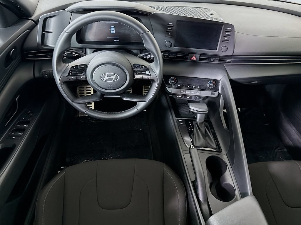 Certified 2025 Hyundai Elantra Sport FWD image 4